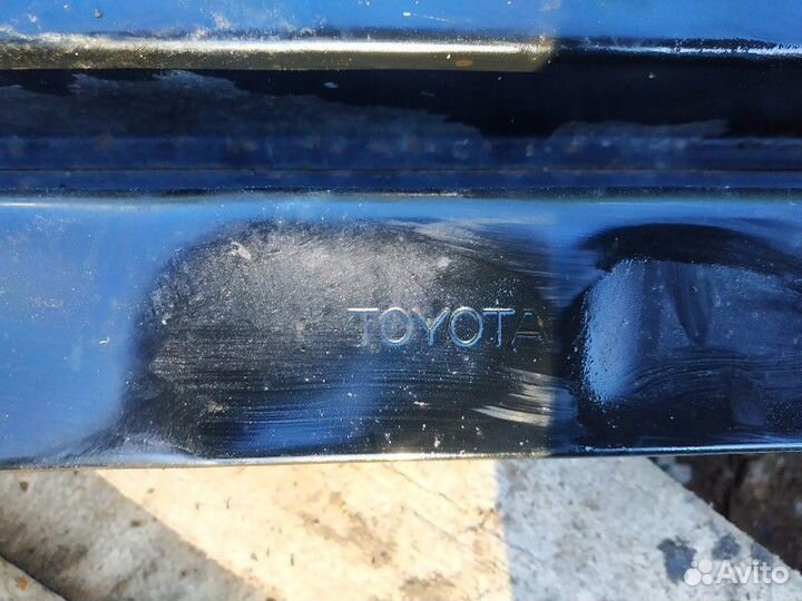 Усилитель бампера передний Toyota Camry 40