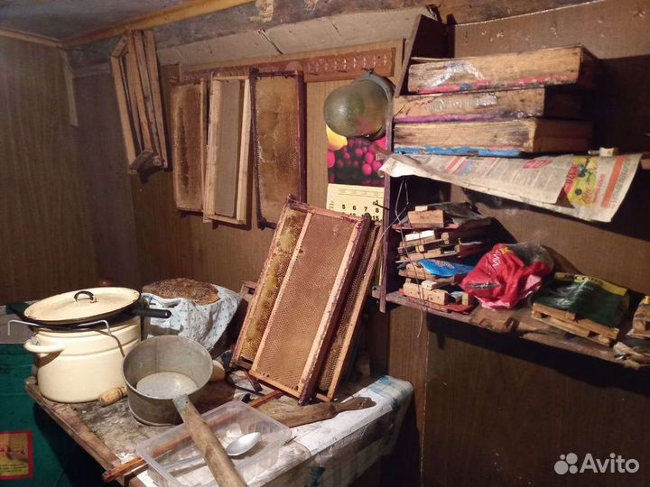 Медогонка 4х рамочная б/у с инвентарем