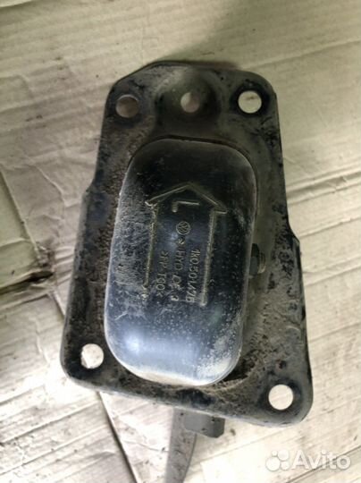 Зданий левый рычаг Skoda Octavia A5