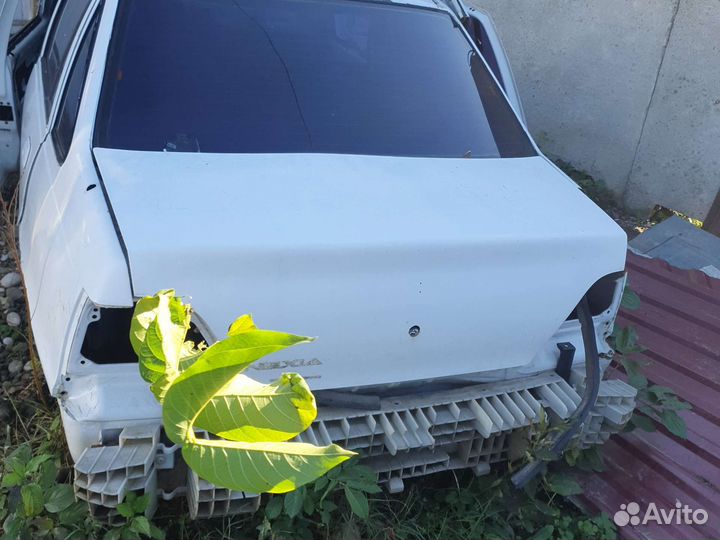 Крышка богажника нексия