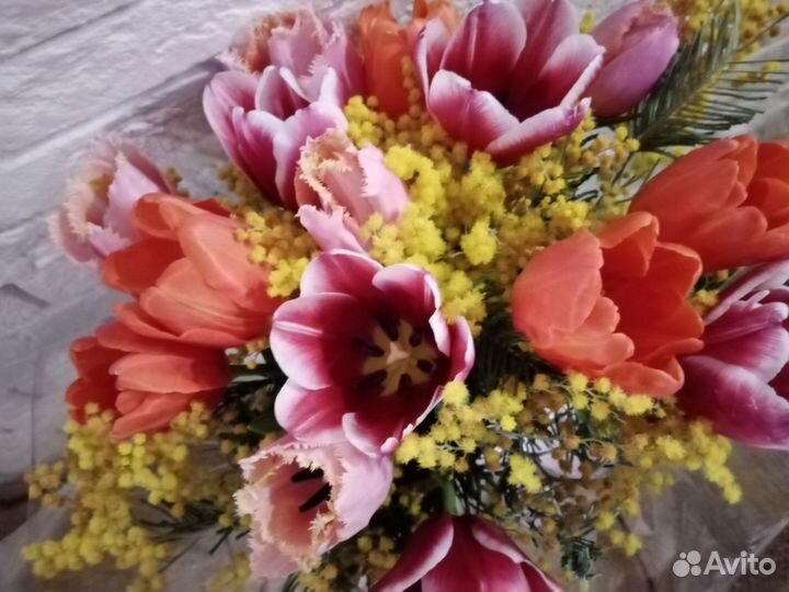 Живые цветы и сувениры