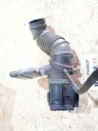 Патрубок воздушного фильтра Mitsubishi Carisma