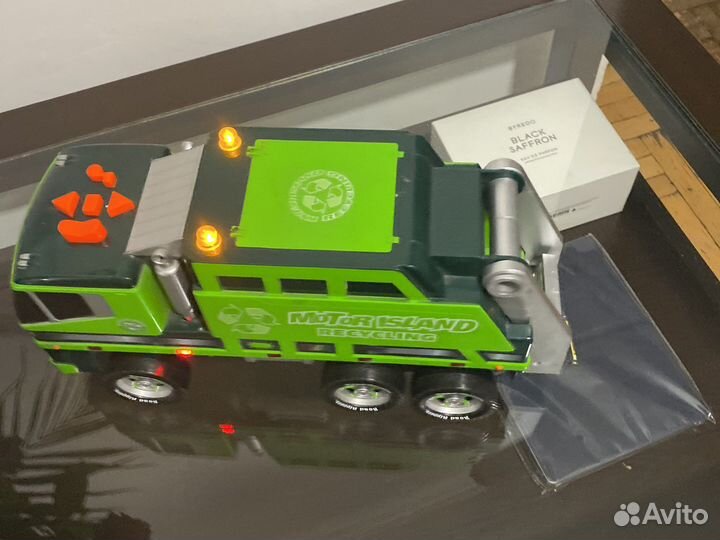 Детский автомобиль на батарейках