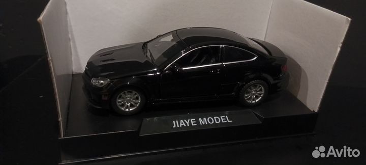 Модель Mercedes Benz C63