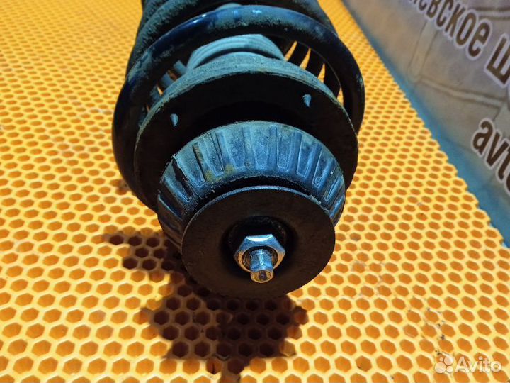 Стойка амортизатора переднего правого Chevrolet Av