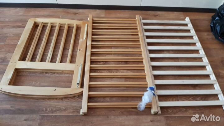 Детская кроватка с матрасом и бортиками