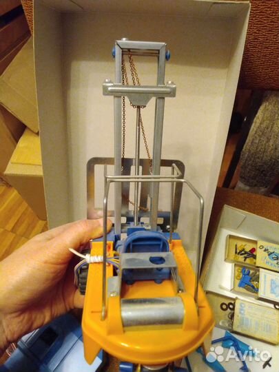 Погрузчик на пульте управления