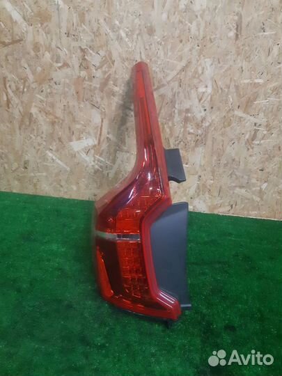 Volvo XC90 2015- задний левый фонарь с дефектом