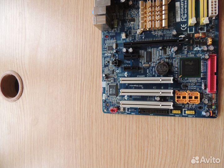 Gigabyte GA-8I945plge-RH