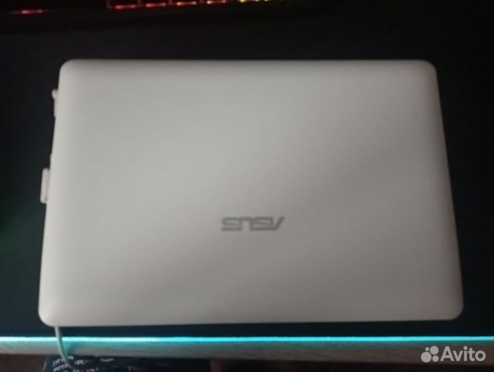 Ноутбук Asus EEE pc 1011cx