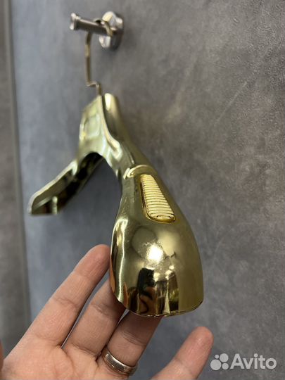 Вешалки крепкие, золотые