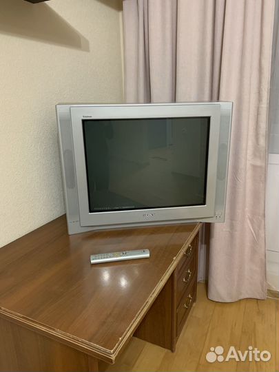 Продам стол и телевизор