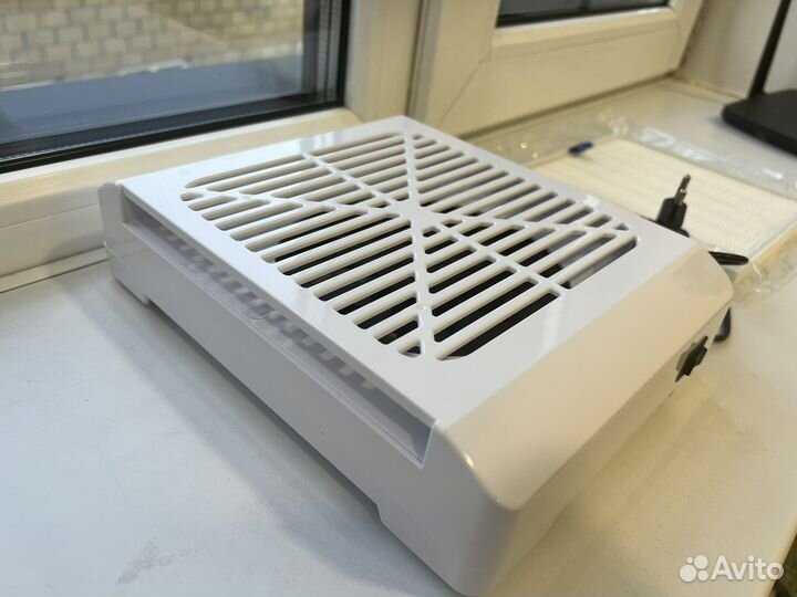 Маникюрная вытяжка, пылесос для маникюра