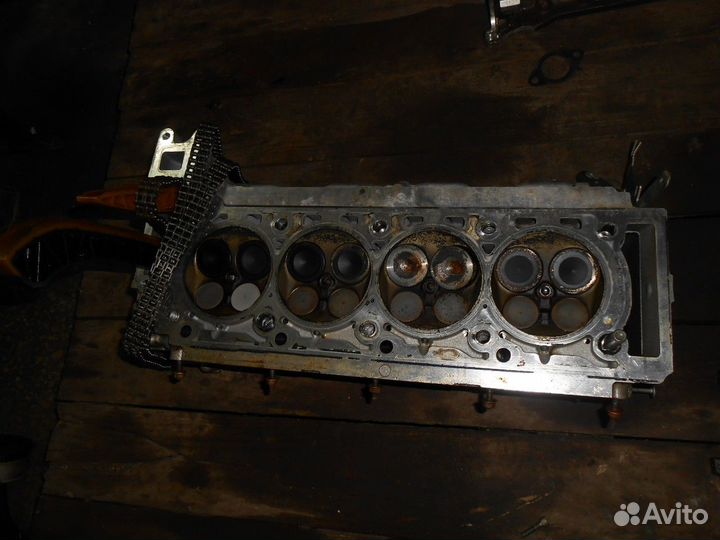 Головка блока цилиндров справа 273.922 4.7