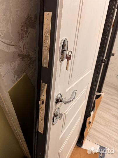 Дверь входная металлическая б/у