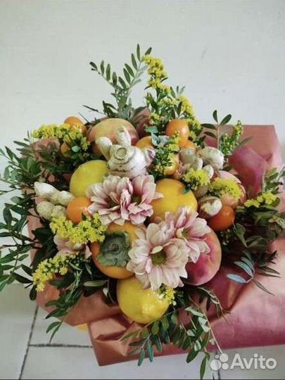 Оригинальные цветочно-фруктовые букеты