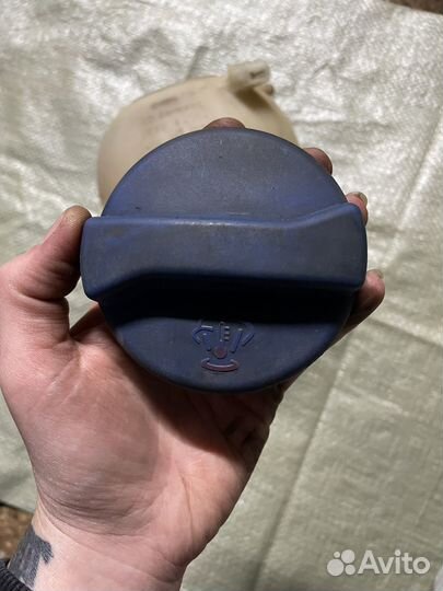 Расширительный бачок Volkswagen Passat B3