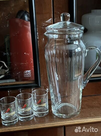 Кувшин для сока с крышкой, стопки с перчиком