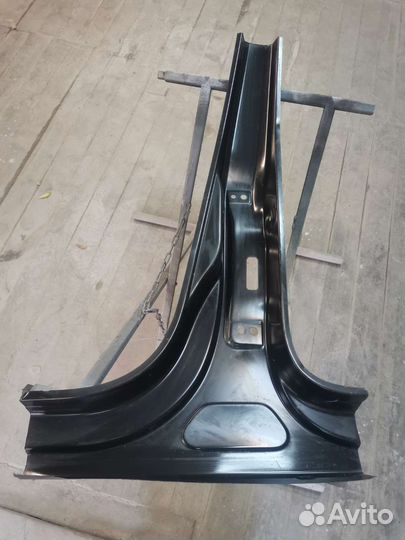 Центральная стойка правая Volkswagen Tiguan