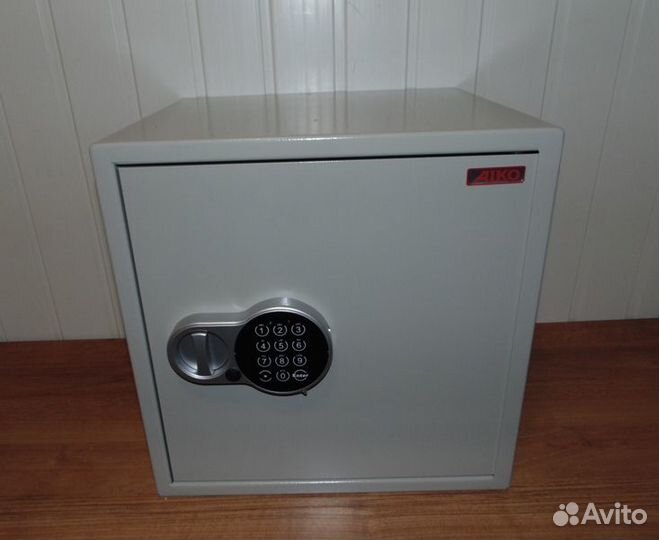 Сейф металлический