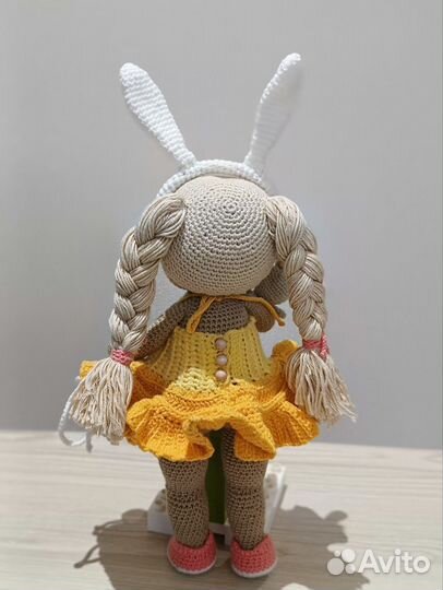 Вязаная кукла ручной работы