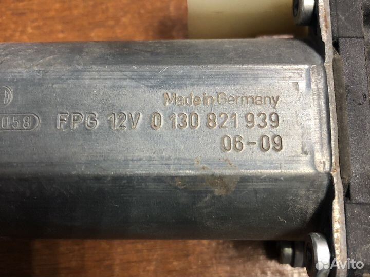 Мотор стеклоподъемника передний правый Ford Fusion