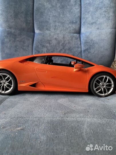 Игрушечный автомобиль