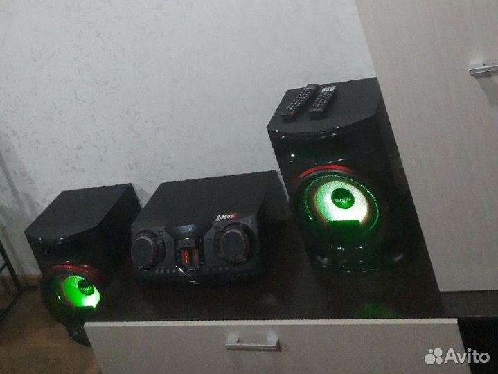 Музыкальный центр, мини система LG xboom CL87