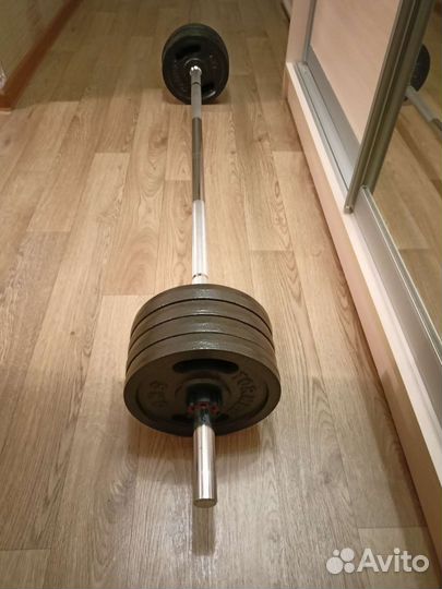 Гантели и штанга, скамья и стойка для штанги