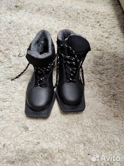 Лыжные ботинки