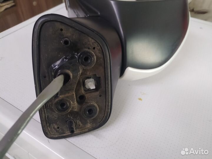 Боковое левое