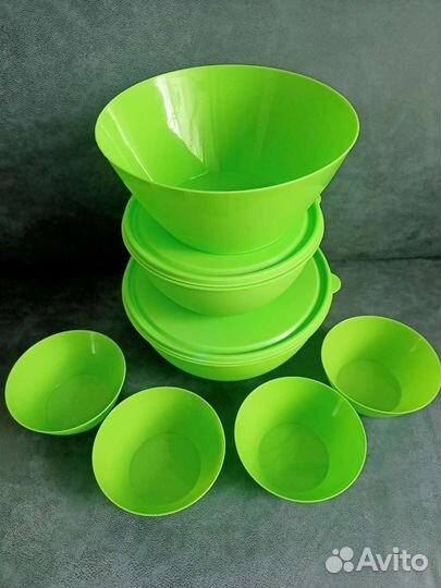 Набор салатников с крышкой новый