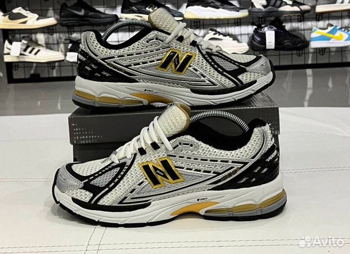 Комфортные кроссовки New Balance 1906R для мужчин