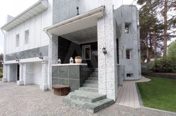 Дом 500 м² на участке 20 сот.