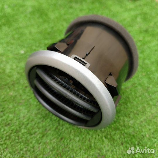 Решетка вентиляционная, дуйка левая Suzuki Grand