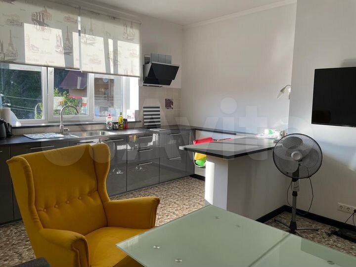 2-к. квартира, 54 м², 3/3 эт.