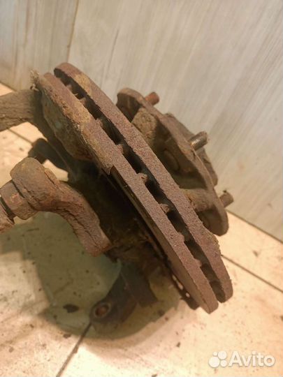 Поворотные кулаки Nissan Terrano WD21