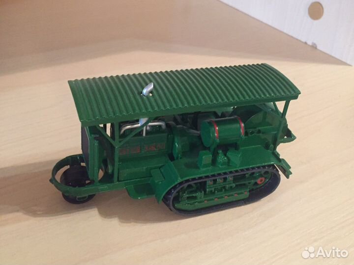 Модель трактора Holt (1:43)