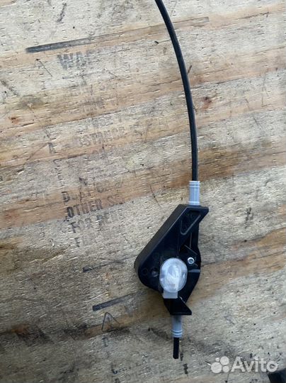 Актуатор лючка бензобака Toyota Auris E150