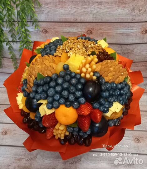 Букет из ягод, орехов, сыра. Съедобные