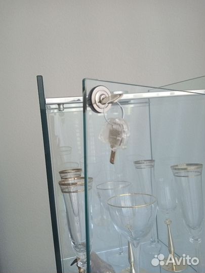 Этажерка стеклянная, закрытая Италия(выставка)