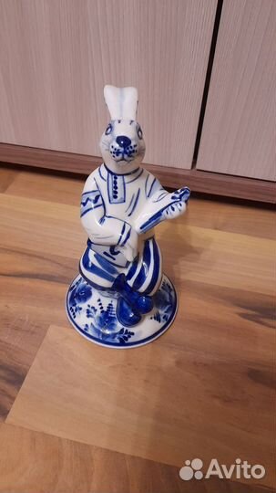 Статуэтка фарфоровая Зайка