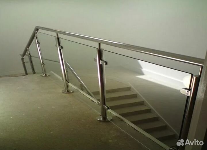 Стеклянные перила для лестницы