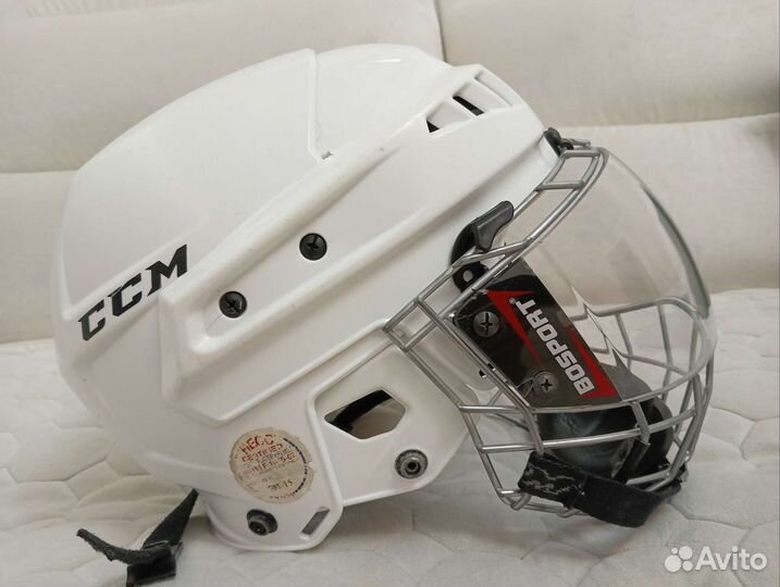 Хоккейный шлем