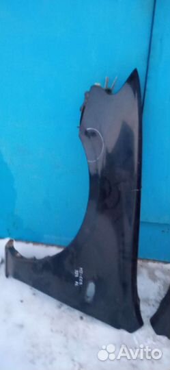 Mazda 323BA 1995 Крыло перед правое/левое