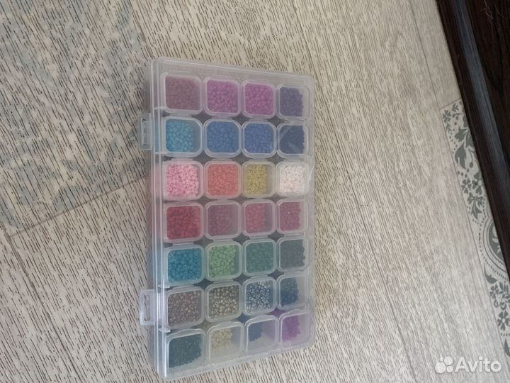 Бисер б/у, + подарок в нутри