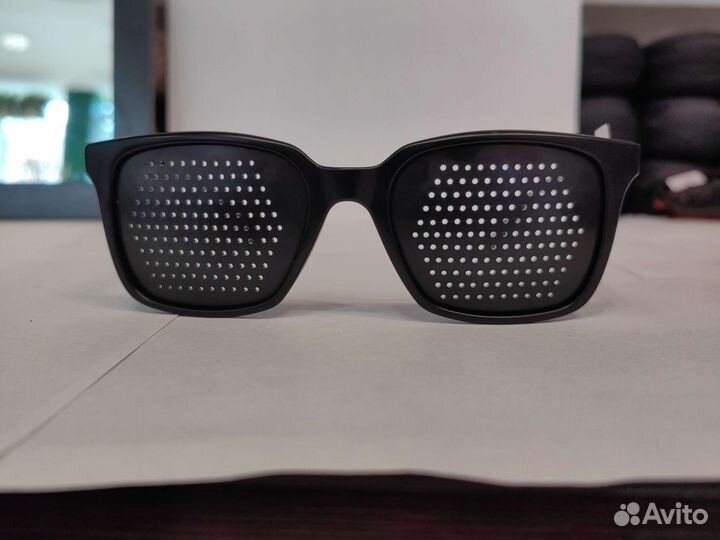 Тренажёрные очки с дырочками