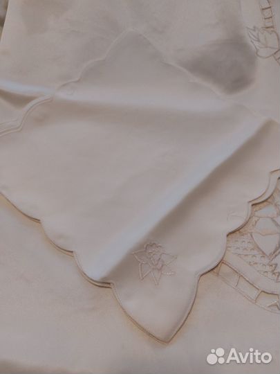 Скатерть полиэстр с вышивкой Ришелье