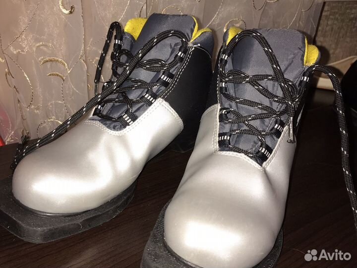 Лыжные ботинки