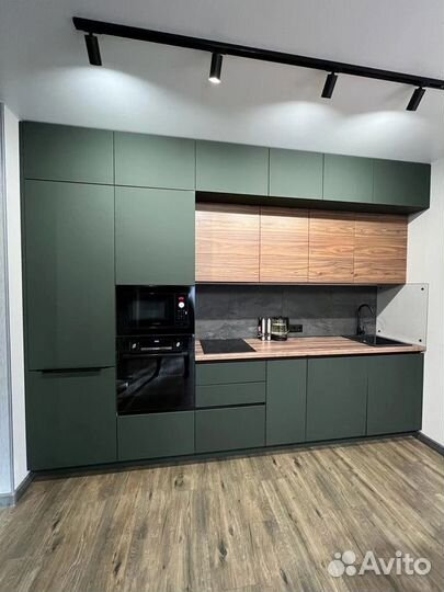 Кухня с крашенными фасадами от производителя